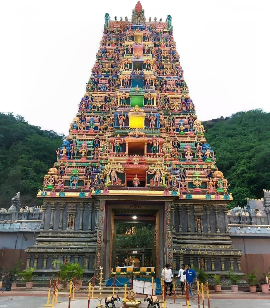 Bhavani Mala: భవానీ మాలలో ఎరుపు రంగు దుస్తులు ఎందుకు ధరిస్తారు?